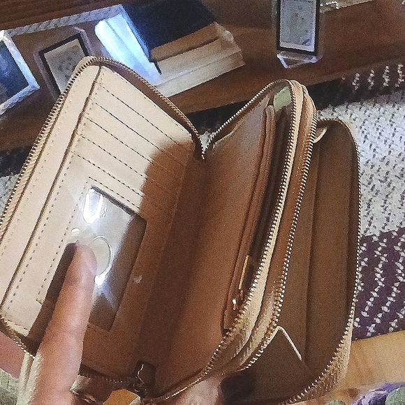 Nice GBG wallet that has a bunch of room in it. - Picture 2 of 3